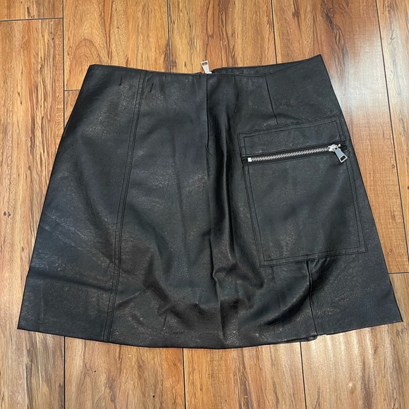 Women Leather Black Short Skirt - Picture 4 of 4